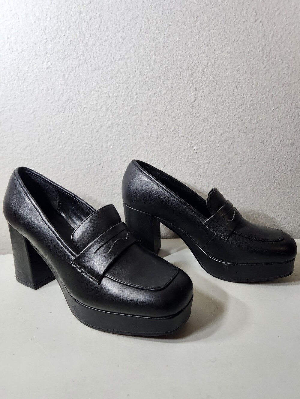Urban Outfitters UO Womens |EU37/US 6.5-7| Black Femme Heeled Loafers